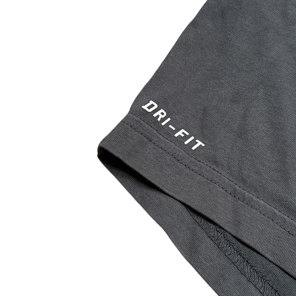 Nike Kobe 24 Black Mamba Sheath Logo Shadow Gray T Shirt Mens 2XL - Picture 4 of 9